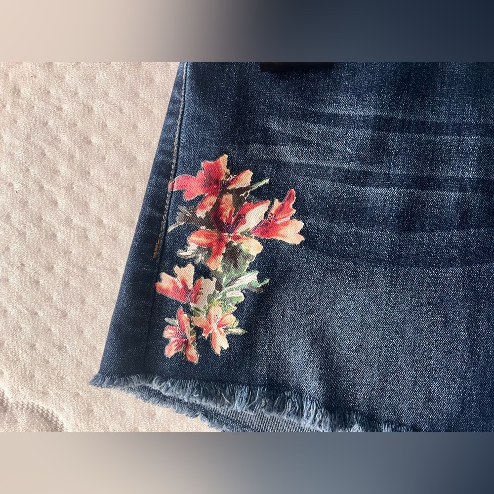 Angel Kiss — Women's Blue Denim Shorts with Floral Print *NEW* - Picture 4 of 11